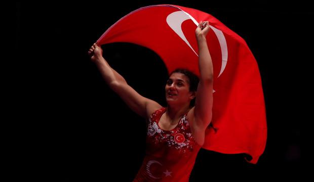 10-0'lık ezici üstünlük! Milli sporcu 3. kez dünya şampiyonu