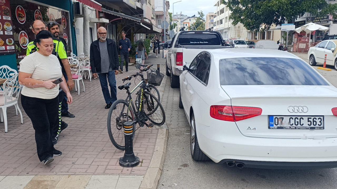 Vatandaş tarafından kan izlerinin göründüğü ve ihbar edilen araç. 