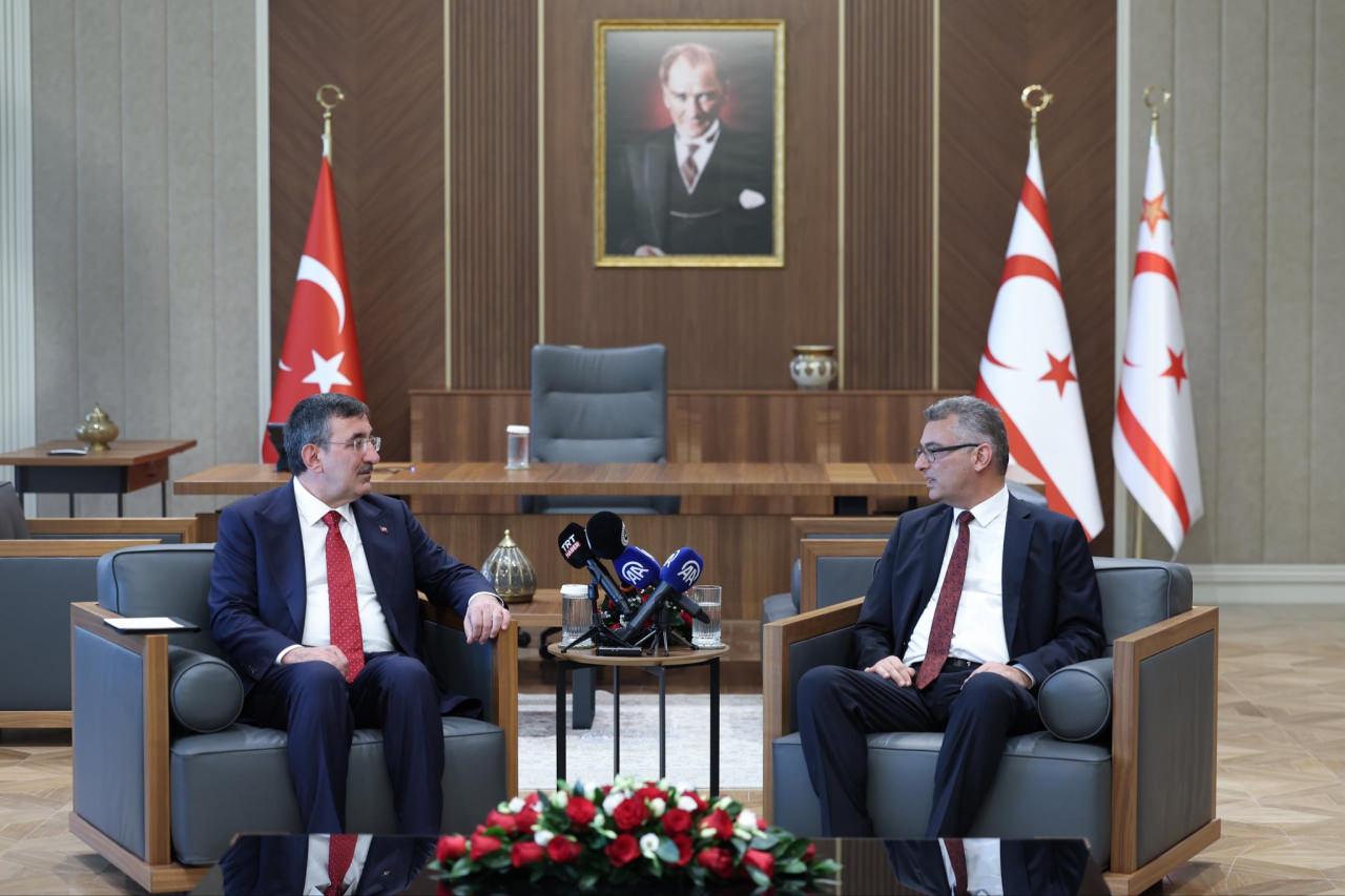 Tufan Erhürman ve Cevdet Yılmaz