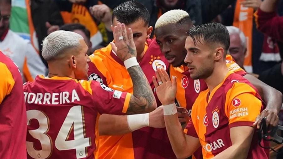 Galatasaray - Bodo/Glimt karşılaşması. Lucas Torreira ve Sarı-kırmızılı futbolcular, gol sevincini kutluyor.