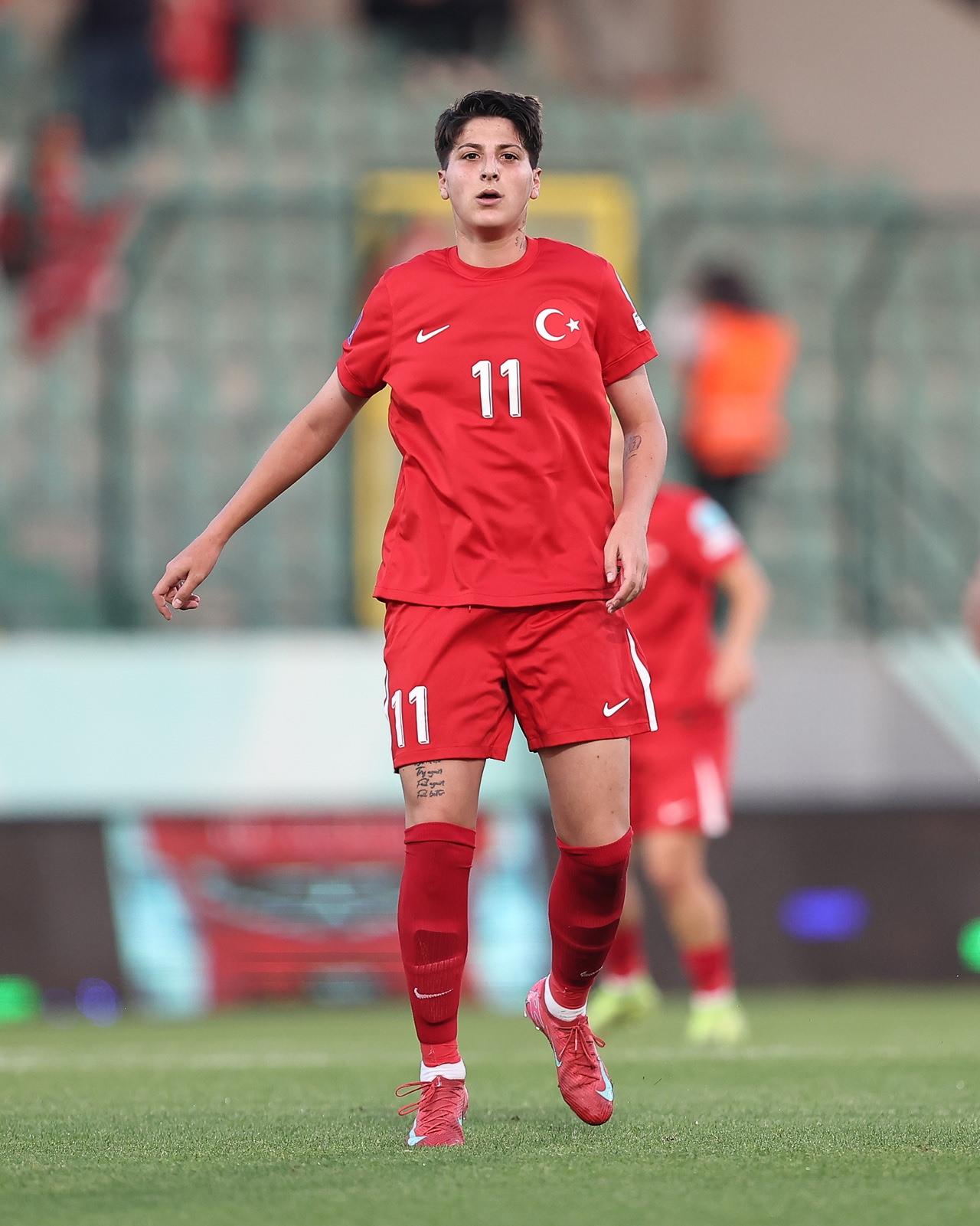 Kader Hançar, A Milli Kadın Futbol Takımı formasıyla.