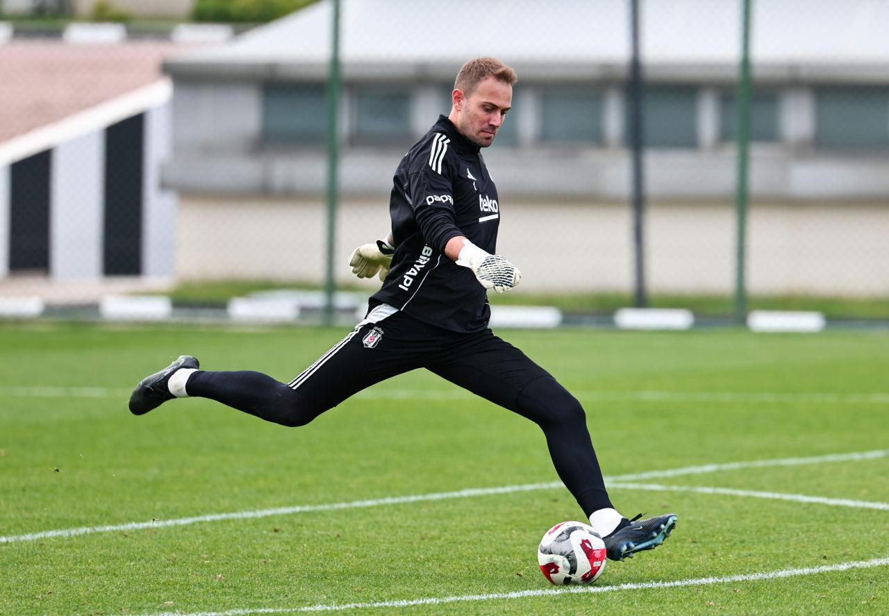 Mert Günok, Beşiktaş antrenmanında, 15 Ekim 2025