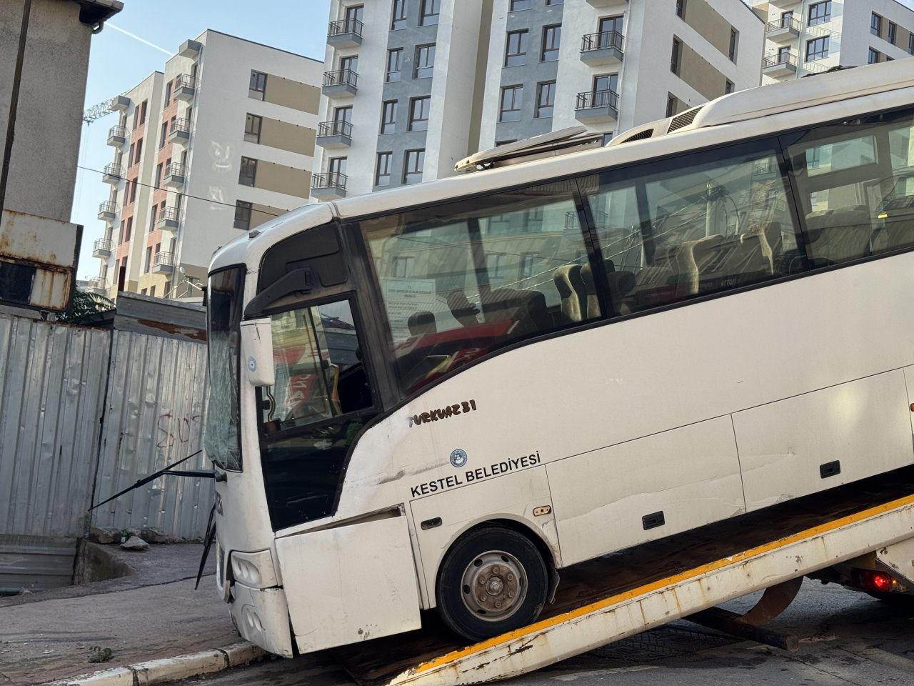 Kazada 3'ü polis 7 kişi yaralandı. 
