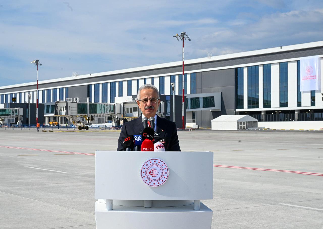 Ulaştırma ve Altyapı Bakanı Abdulkadir Uraloğlu