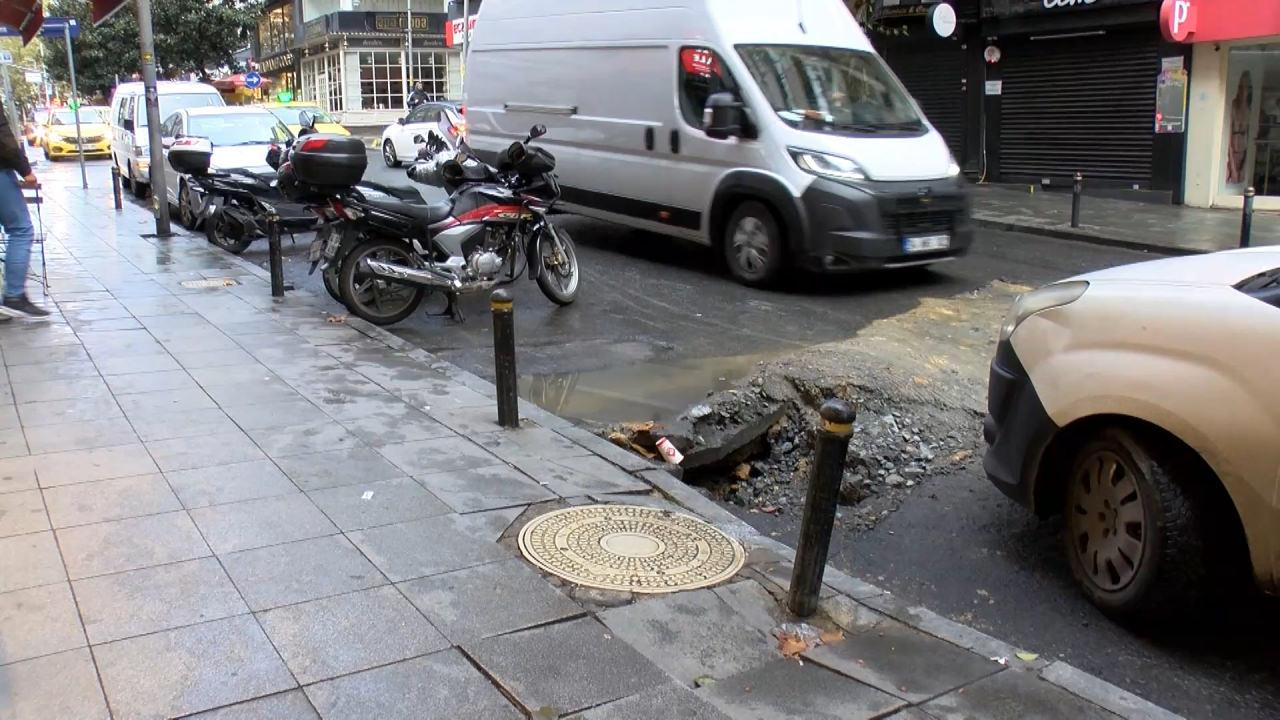 Nişantaşı Vali Konağı Caddesi'nde yolda çökme