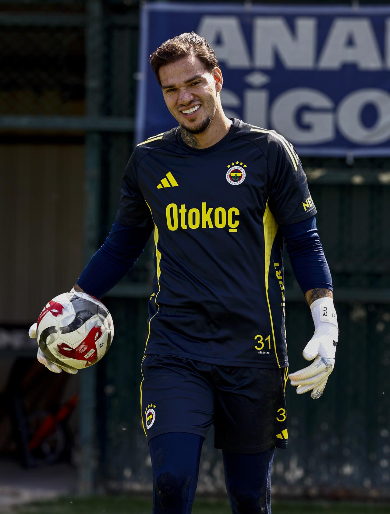 Fenerbahçe'nin Brezilyalı kalecisi Ederson