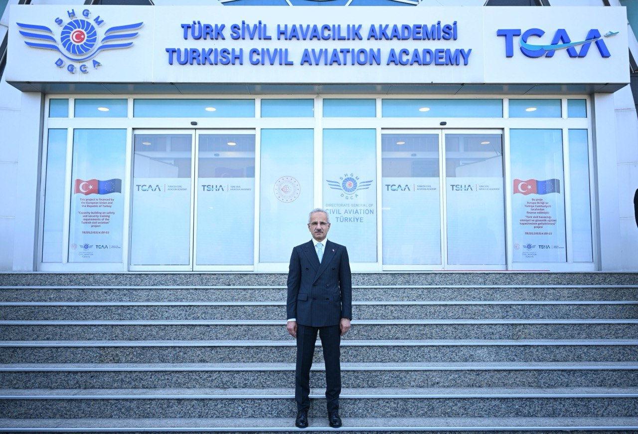 Ulaştırma ve Altyapı Bakanı Abdulkadir Uraloğlu