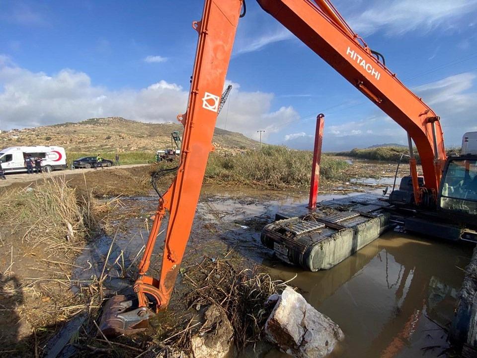 Sahil Güvenlik Komutanlığı DEGAG Özel Timi-6 ekipleri, Gediz Nehri'ndeki sazlık alanda Kaptanoğlu'nun cansız bedenine ulaştı.