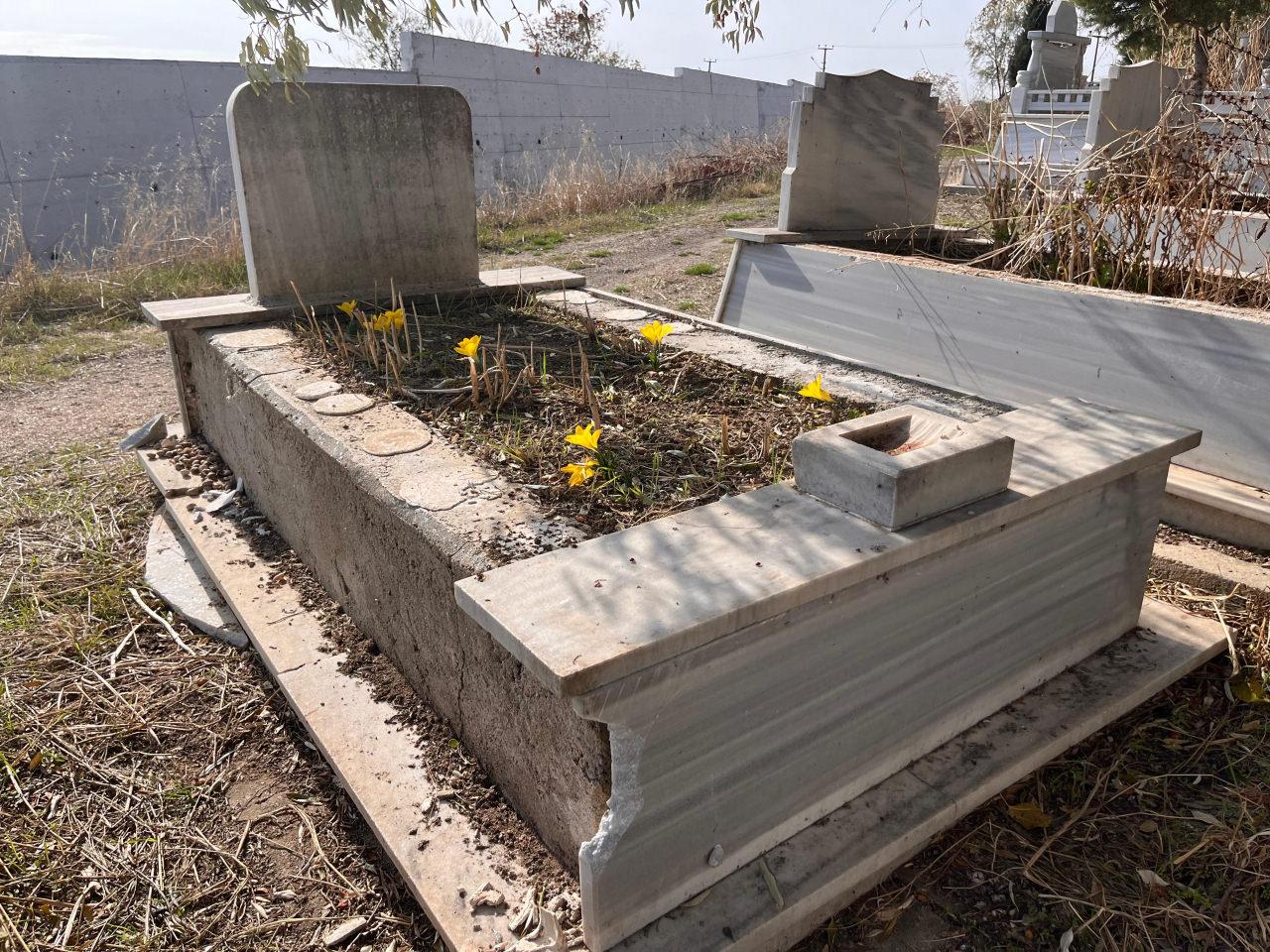 Mezarların üzerindeki mermerleri söken şahıs, gözaltına alındı