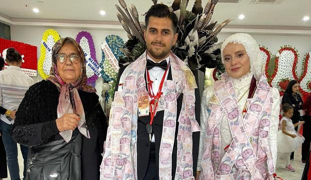 Antalya'da tek torununa düğünde taktığı takı herkesi şoke etti