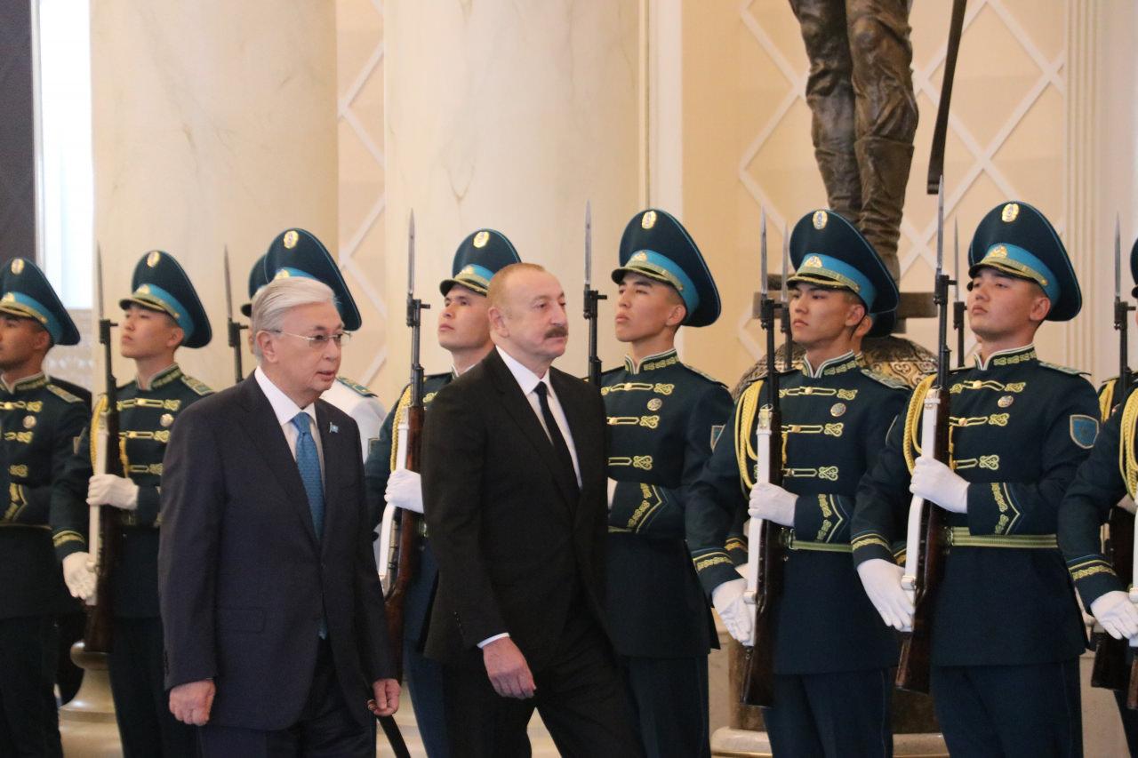 Kazakistan Cumhurbaşkanı Kasım Cömert Tokayev ile Azerbaycan Cumhurbaşkanı İlham Aliyev’e, 'Orta Koridoru Geliştirme Projesi' tanıtıldı.