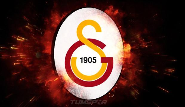 Galatasaray'ın eski yıldızı takım arkadaşıyla yumruk yumruğa kavga etti