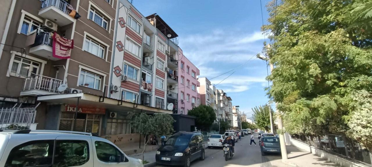 Olayın yaşandığı apartmanın dışarıdan görünümü. 