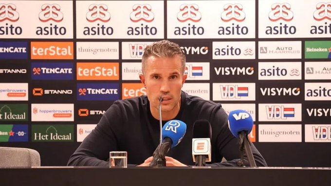 Feyenoord teknik direktörü Robin Van Persie