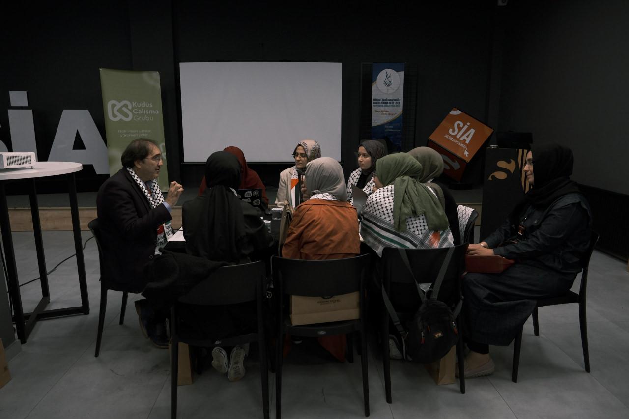 “Hakikate Bir Geçit” isimli çalıştay gerçekleştirildi. 