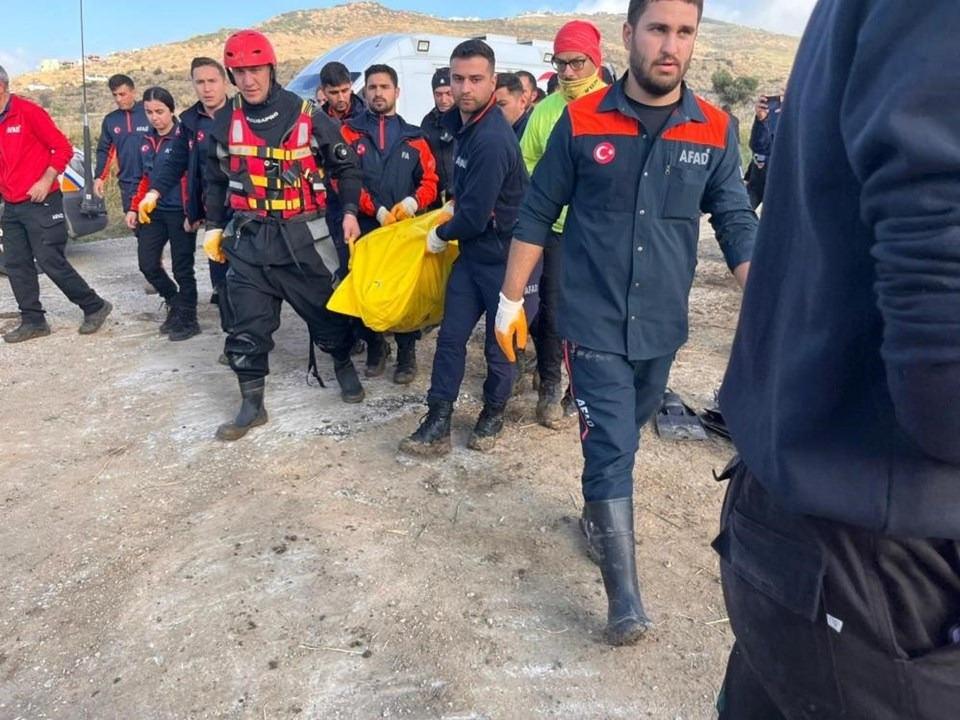 Bülent Kaptanoğlu'nun cansız bedeni kıyıya çıkarılıp, Foça Devlet Hastanesi'nin morguna götürüldü.