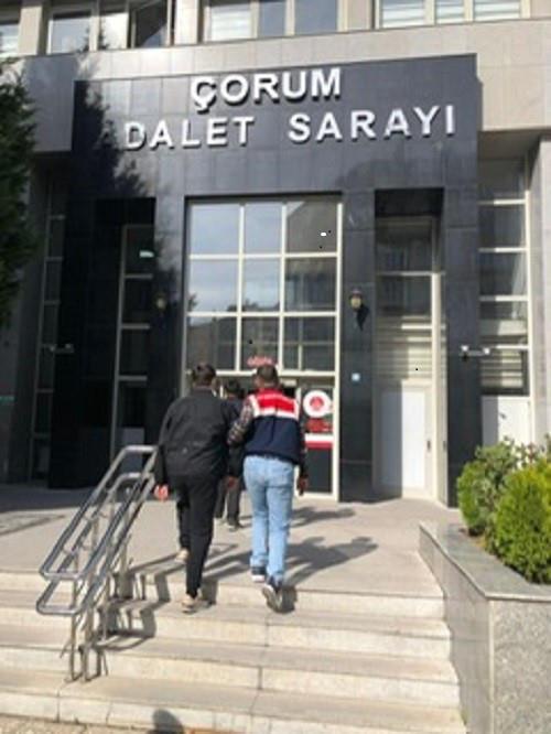 Gözaltına alınan 3 şüpheliden 2'si tutuklandı. 