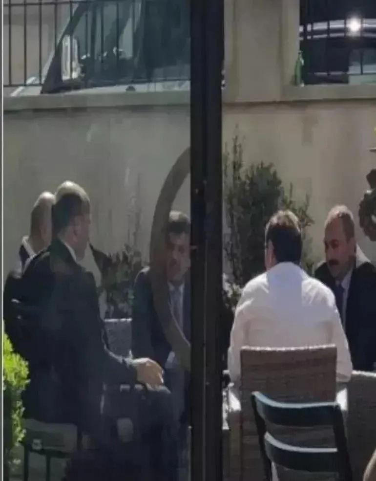 Gün’ün mesajlarında Chris McGrath’ın, “Sana wikr'dan fotoğraf gönderdim” dediği, ardından Adalet eski Bakanı Abdülhamit Gül ve Ekonomi eski Bakanı Nihat Zeybekçi’nin de yer aldığı gizli çekim bir fotoğraf paylaşarak, “Kuzen solda, üzerimizde helikopter var, daha fazla foto yok çünkü onu korkuttum” mesajını yazdığı belirlendi.