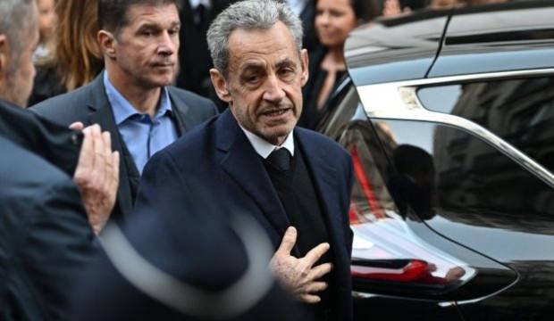 Sarkozy'yi cezaevinde 2 polis koruyacak