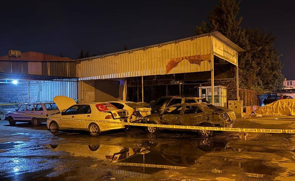 Mersin’de sanayi sitesinde park halindeki 5 araç kundaklandı