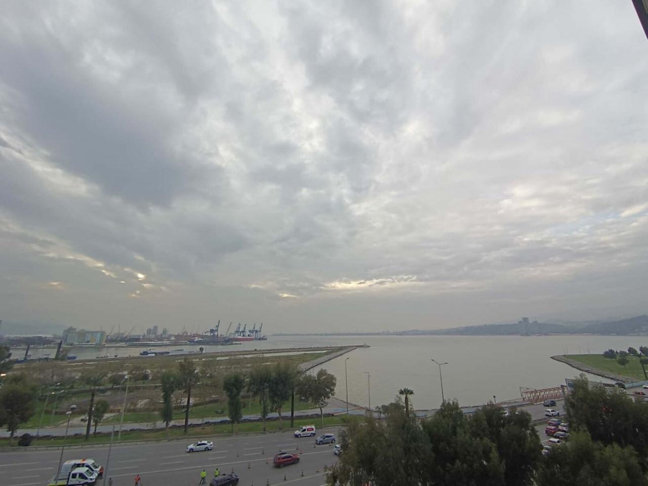 İzmir Körfezi’nde kirliliğe bağlı kötü koku sahillerde etkisini artırdı