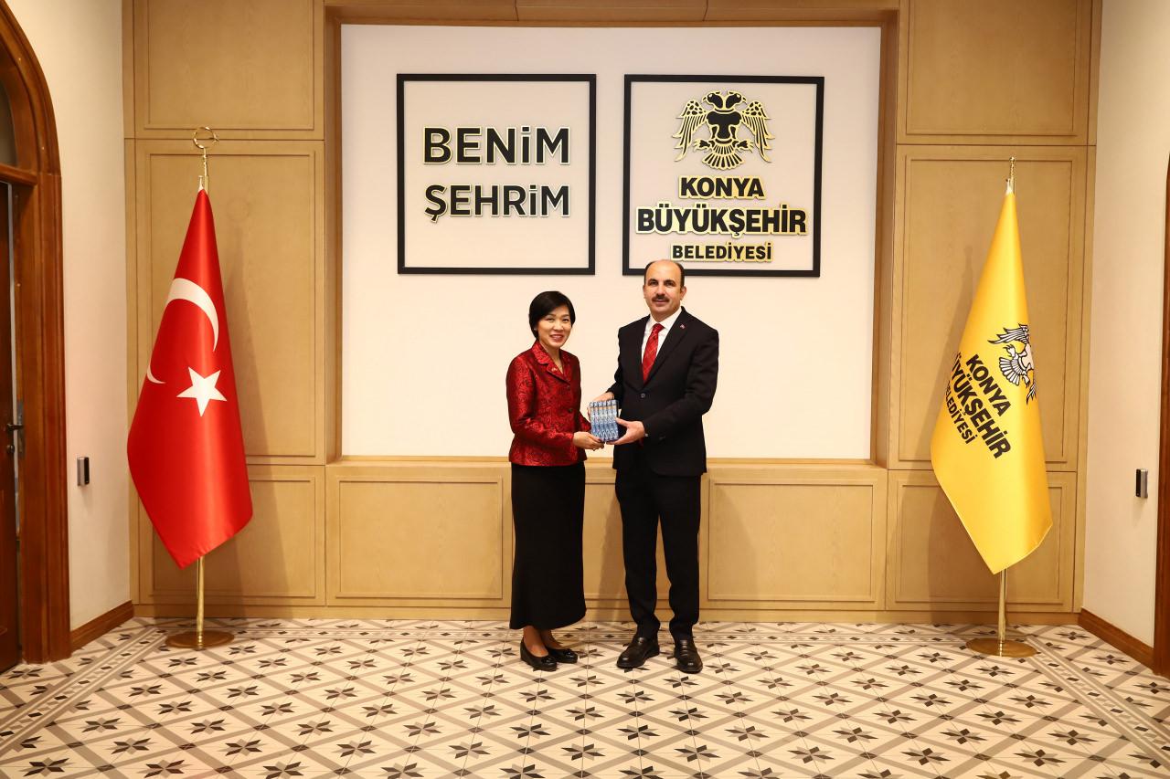 Vietnam Ankara Büyükelçisi Thi Thu Ha Dang ve Konya Büyükşehir Belediye Başkanı Uğur İbrahim Altay