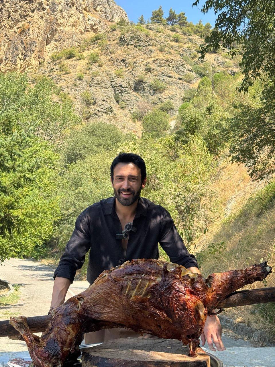Oyuncu Emre Özmen memleketi Sinop'u tanıtıyor.
