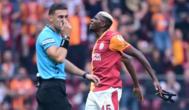 Victor Osimhen, Okan Buruk'u yakaladı