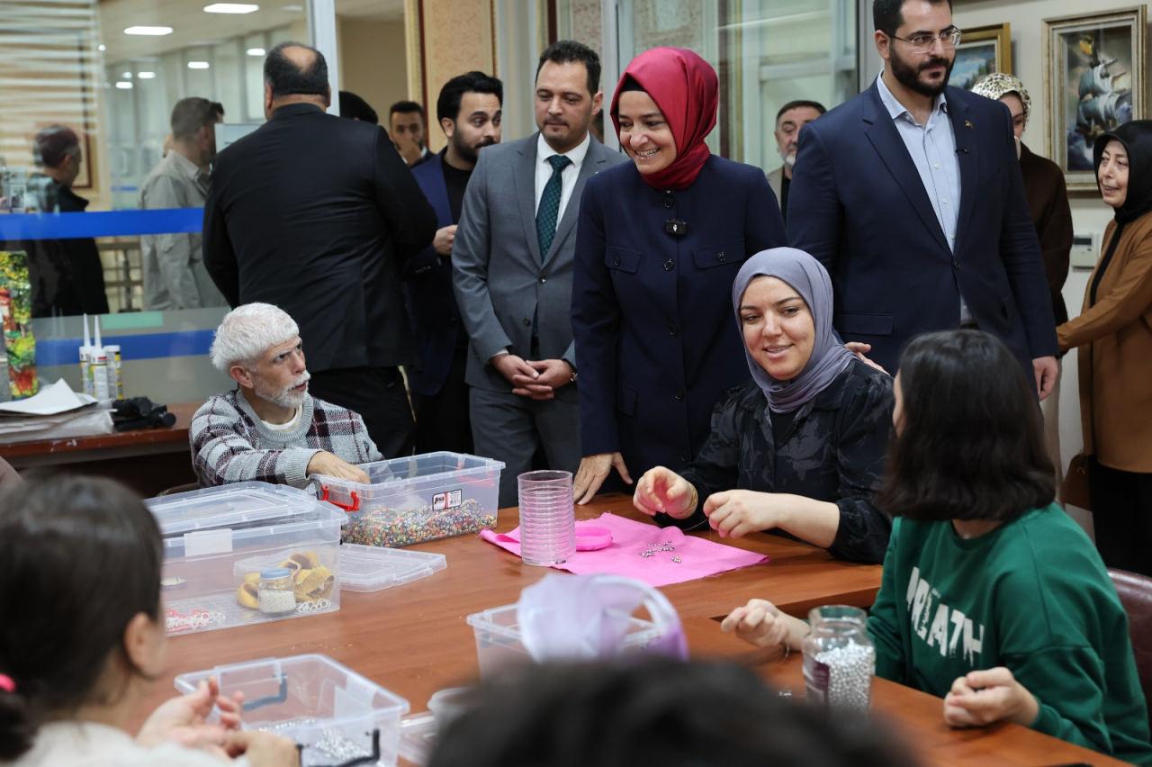 AK Parti Genel Başkan Yardımcısı Kaya'dan Bağcılar'a ziyaret.