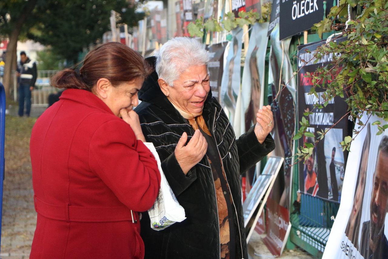 Acılı aileler gözyaşlarıyla duruşmadan gelecek kararı bekliyor.