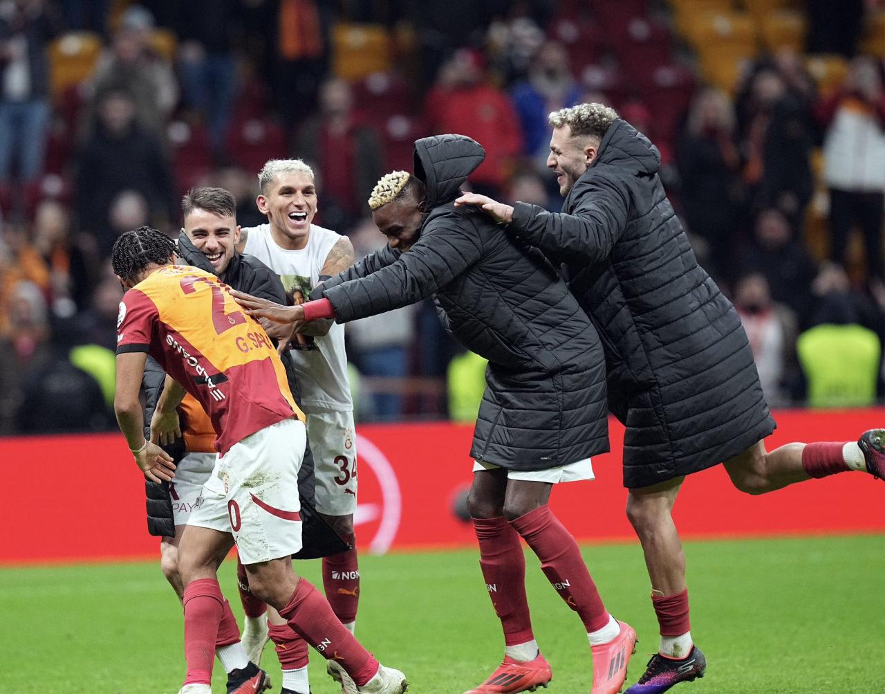 Galatasaraylı futbolcuların galibiyet sevinci