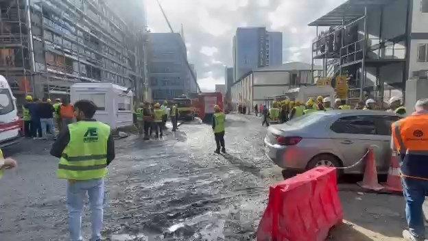 Olayda bir işçi zemine düştü ve ağır yaralandı.