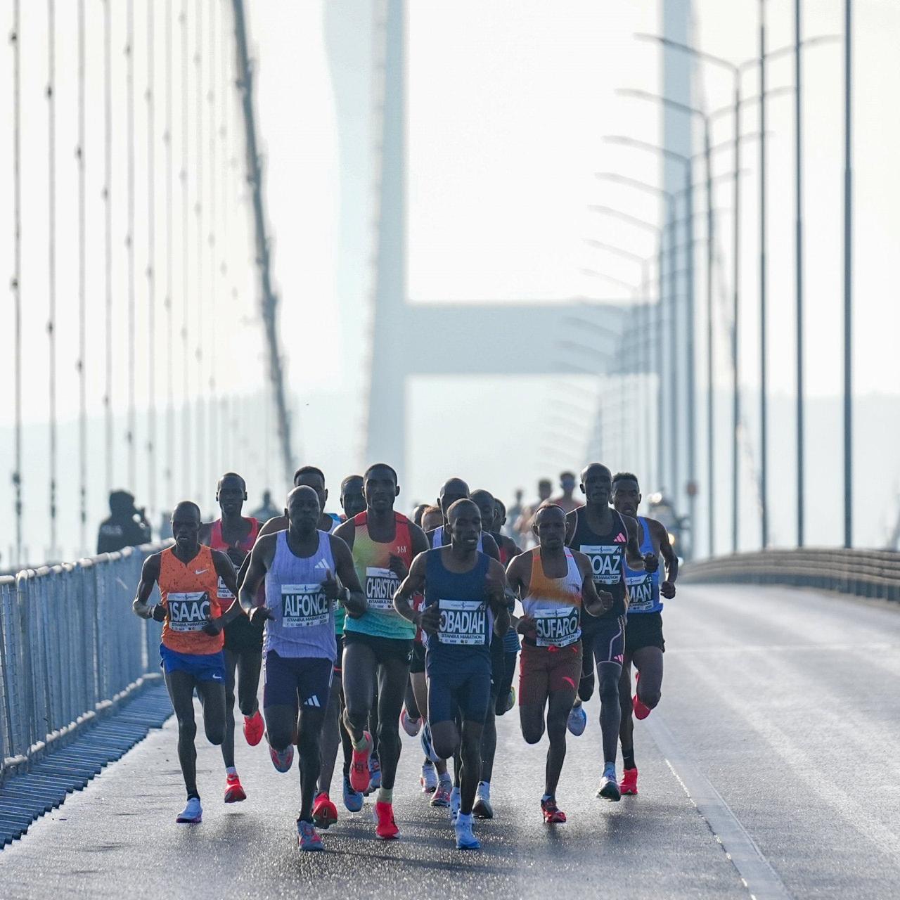 Spor İstanbul tarafından 'Dünyanın Kıtalar Arası Tek Maratonu' sloganıyla düzenlenen 47. İstanbul Maratonu