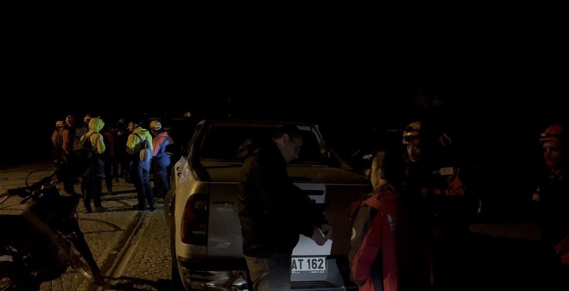 Kayıp 2 kişi için arama çalışması devam ediyor.