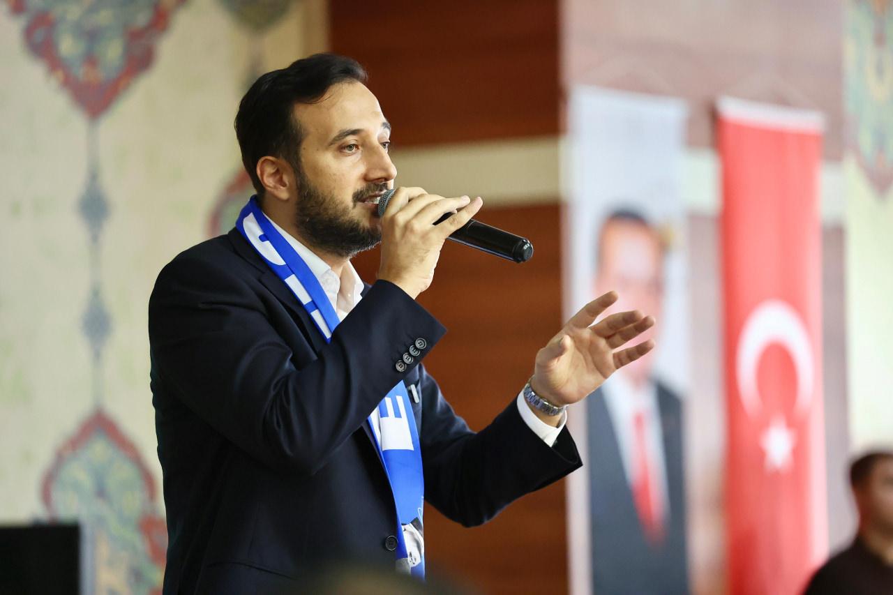 AK Parti İstanbul İl Başkanı Abdullah Özdemir konuşma yapıyor.