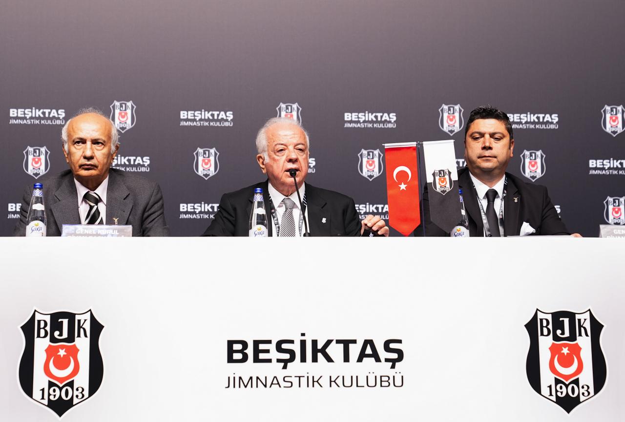 Beşiktaş'ın Sinan Erdem Spor Salonu'nda yapılan Genel Kurul toplantısı