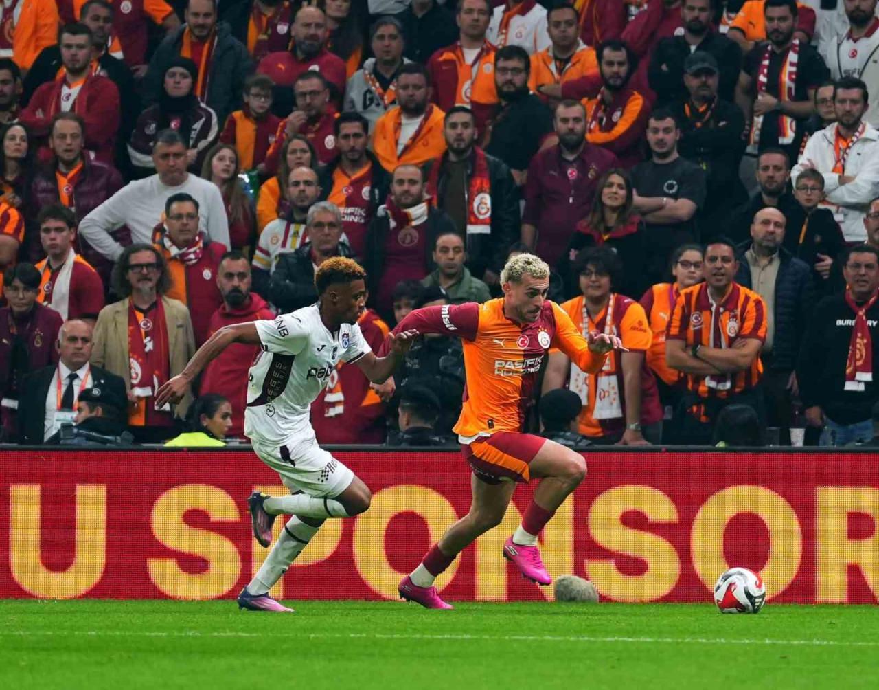 Galatasaray-Trabzonspor karşılaşması. Barış Alper Yılmaz.