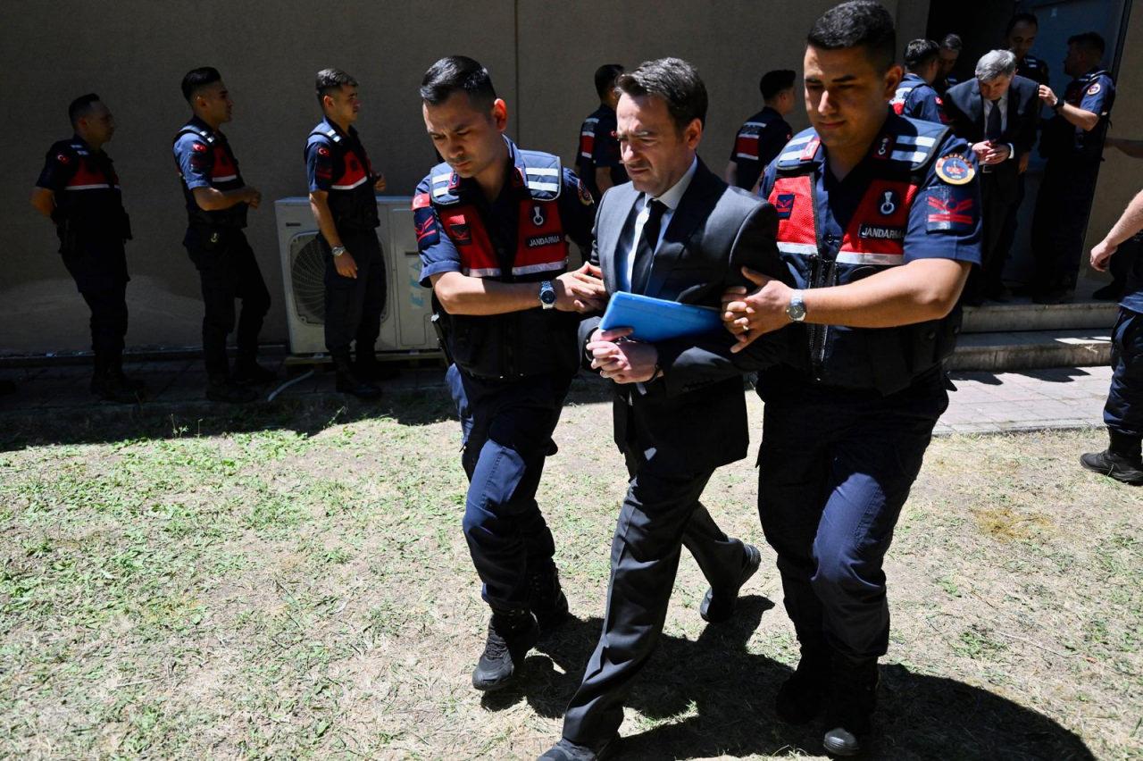 Otel sahibinin damadı Emir Aras