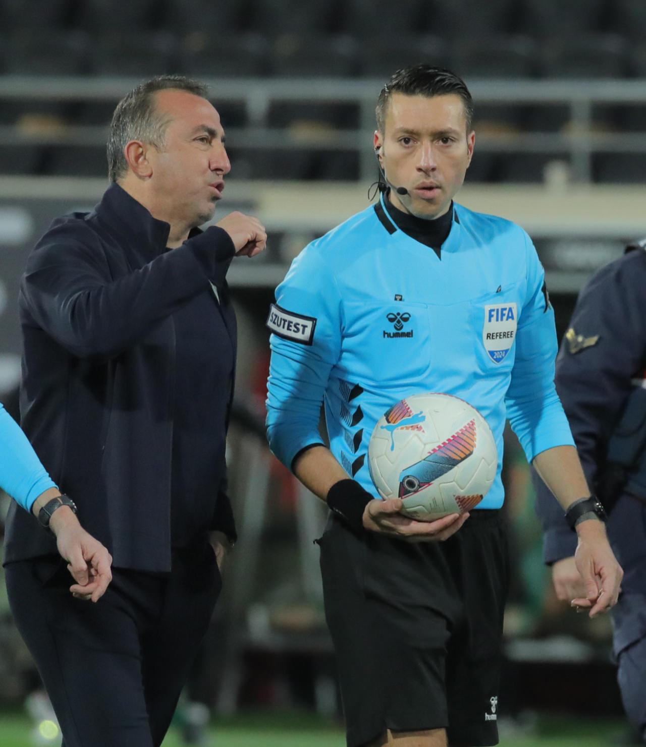 Teknik Direktör Recep Uçar ve hakem Zorbay Küçük