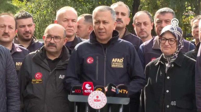 Bakan Yerlikaya, deprem bölgesinde açıklamalarda bulundu.
