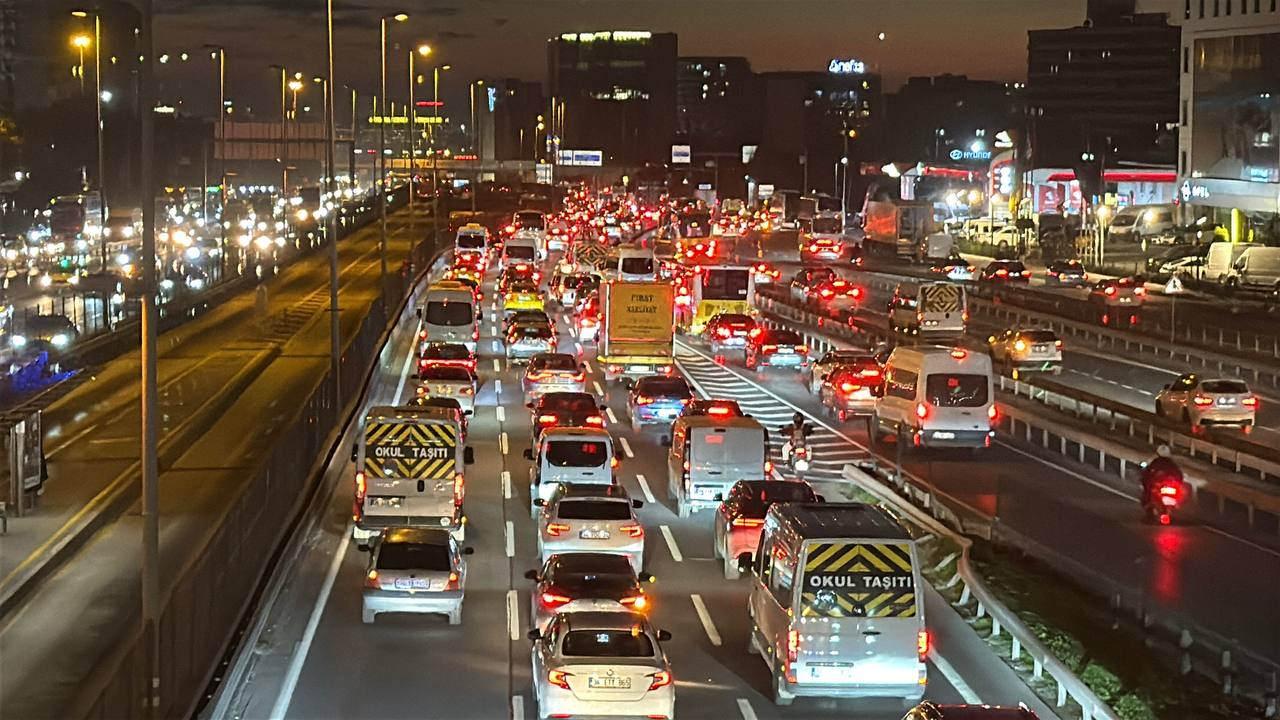 Araçlar ilerlemekte güçlük çekti.