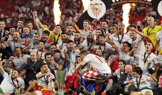 UEFA Avrupa Ligi zaferi yaşayan Sevilla