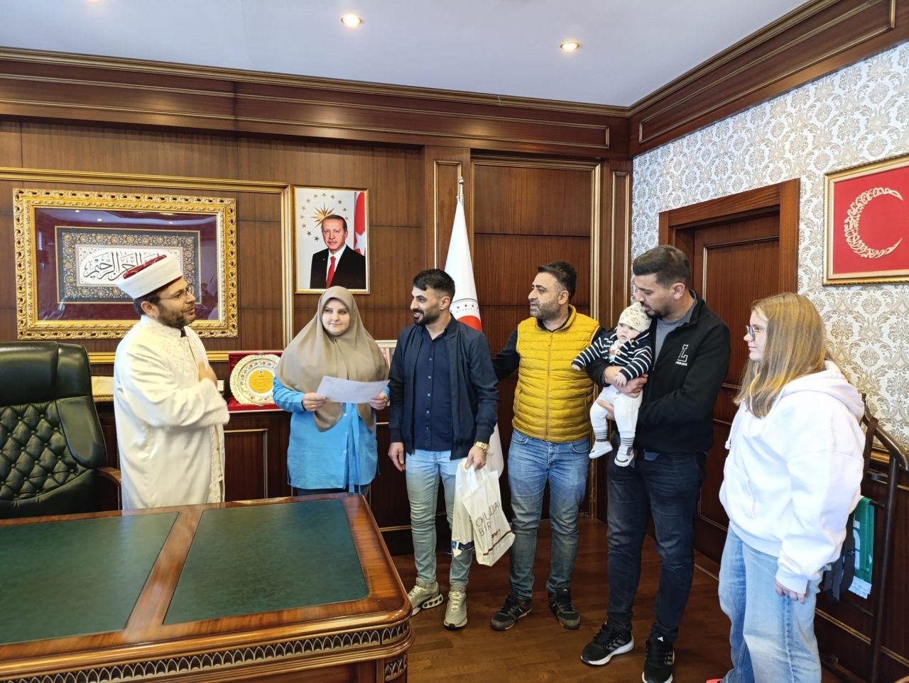 Polonya uyruklu ve Alman vatandaşı olan Honorata Maria Müslüman oldu.