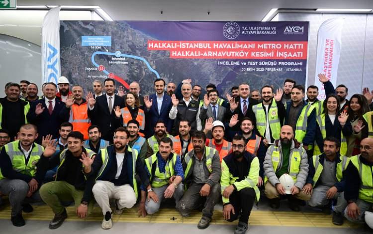 Ulaştırma ve Altyapı Bakanı Abdulkadir Uraloğlu, projede yer alan çalışanlarla bir araya geldi