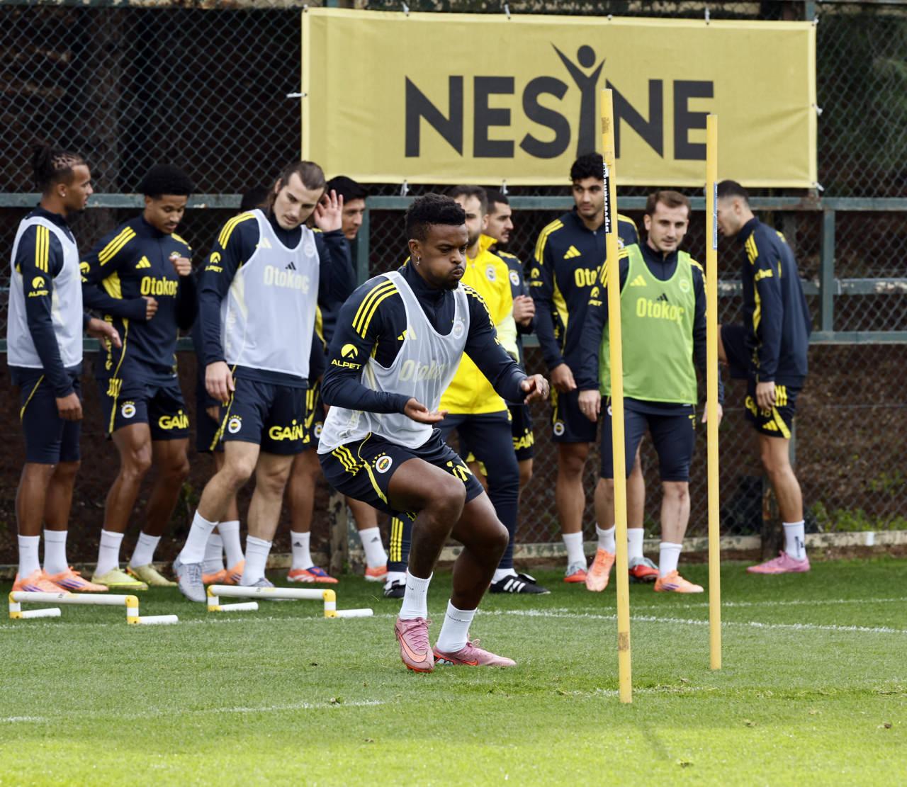 Beşiktaş maçı hazırlıklarını sürdüren Fenerbahçe takımı