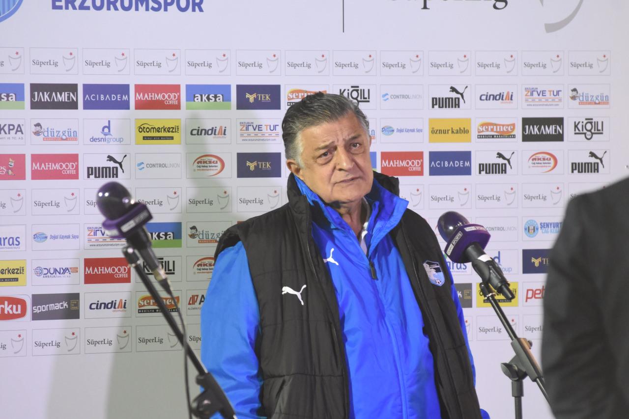 Yılmaz Vural, BB Erzurumspor'u çalıştırdığı dönem bir basın toplantısında konuşurkenç