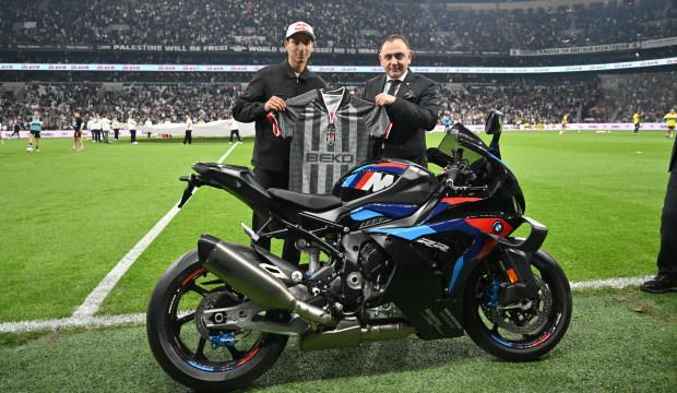 D&uuml;nya SuperBike şampiyonu Toprak Razgatlıoğlu motoruyla T&uuml;praş'ta turladı