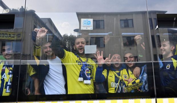Fenerbahçe taraftarı, Tüpraş Stadı'na hareket etti