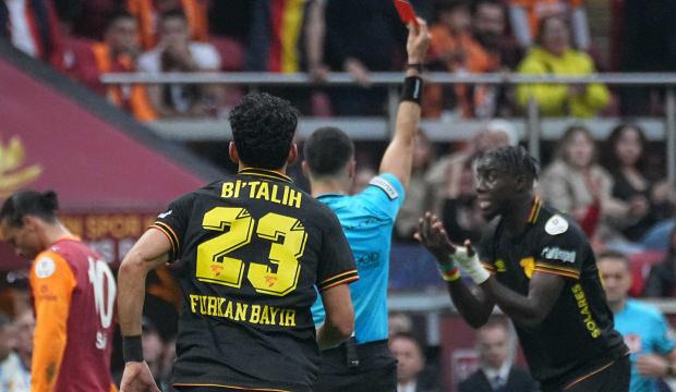 Galatasaraylı eski yıldızdan Bokele'nin kırmızı kartı için olay yorum