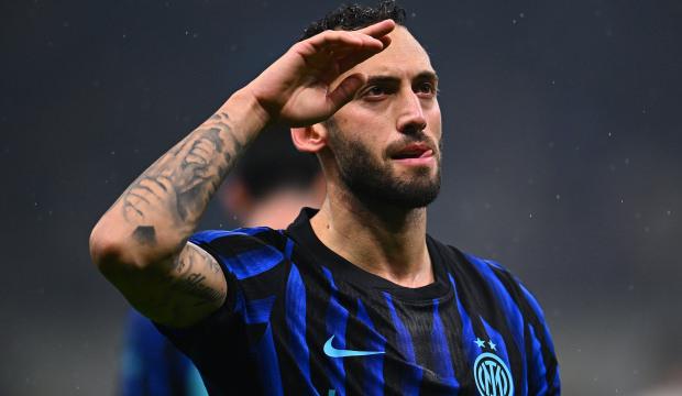 Hakan &Ccedil;alhanoğlu'ndan İtalya'da parmak ısırtan performans! Inter, Dzeko'yu &uuml;zd&uuml;
